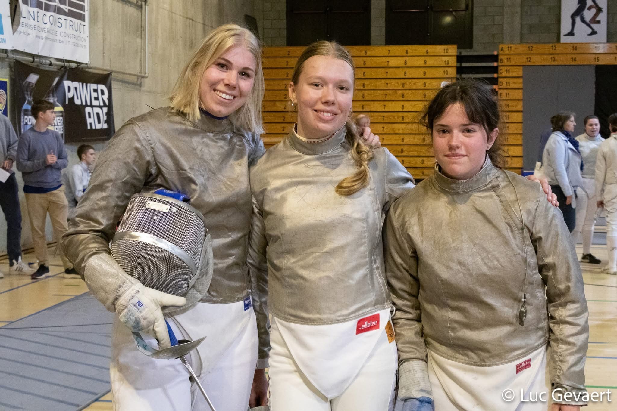 Ploegfoto van de dames bij een wedstrijd per ploeg