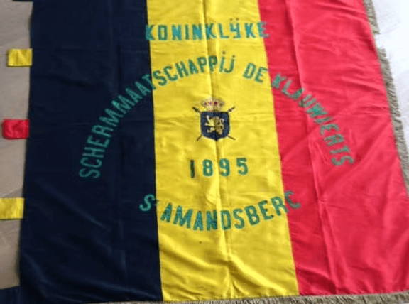 Het historische vaandel van de Koninklijke Schermmaatschappij de Klauwaerts, 1895